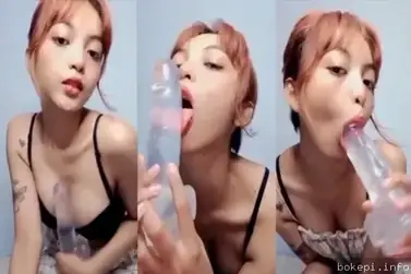 Cewek Langsing Cantik Main Dildo Sampe Becek