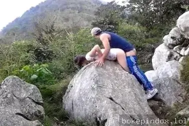 Ngintip ABG Ngewe Panas di Bukit Sampe Memek Muncrat