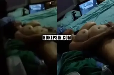 Ngintip Kakak Mastrubasi Memek Basah Sampe Squirt Kenceng
